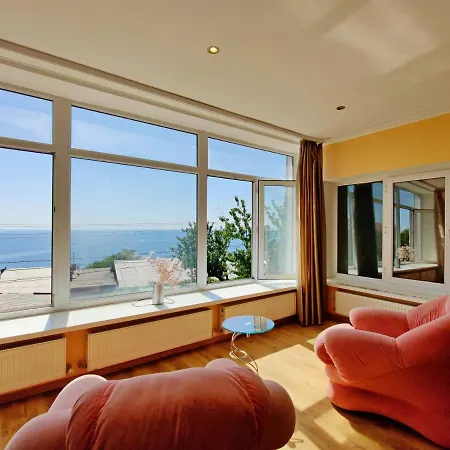будинок з 5 кімнатами та підземним гаражем у моря в совіньйоні Holiday home *