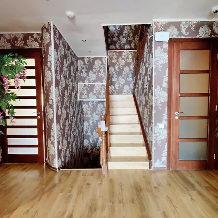 будинок з 5 кімнатами та підземним гаражем у моря в совіньйоні Holiday home Odesa