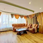 будинок з 5 кімнатами та підземним гаражем у моря в совіньйоні Casa vacanze Odessa