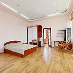 будинок з 5 кімнатами та підземним гаражем у моря в совіньйоні * Odessa