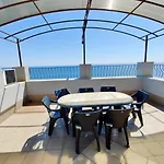 будинок з 5 кімнатами та підземним гаражем у моря в совіньйоні Odessa