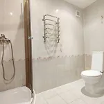 будинок з 5 кімнатами та підземним гаражем у моря в совіньйоні