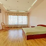 будинок з 5 кімнатами та підземним гаражем у моря в совіньйоні Casa vacanze Odessa