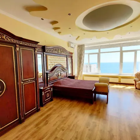 Casa vacanze будинок з 5 кімнатами та підземним гаражем у моря в совіньйоні